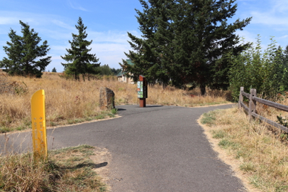 Intersection of Mountain View Trail and Park Center Trail – directional and habitat signage – follow Park Center for AR proposed route